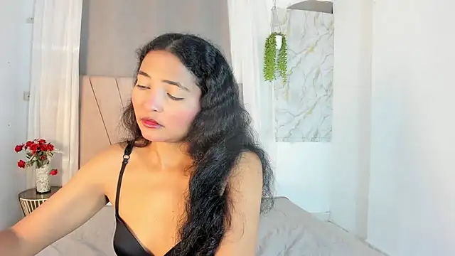 Snapshot of Elayha_28 chatting on 06-07-26, 02:16 Elayha 28 online show from 06-07-26, 02:16