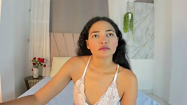 Snapshot of Elayha_28 chatting on 06-14-26, 02:24 Elayha 28 online show from 06-14-26, 02:24