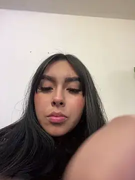 Snapshot of scarlett_pinkk1 chatting on 02-25-26, 03:27 scarlett pinkk1 online show from 02-25-26, 03:27