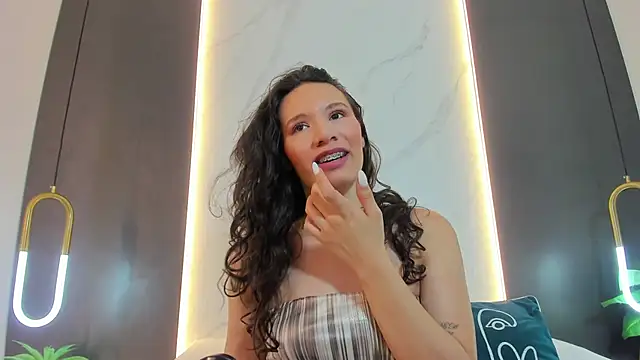 Snapshot of valeryn__rosse chatting on 02-27-26, 02:11 valeryn rosse online show from 02-27-26, 02:11