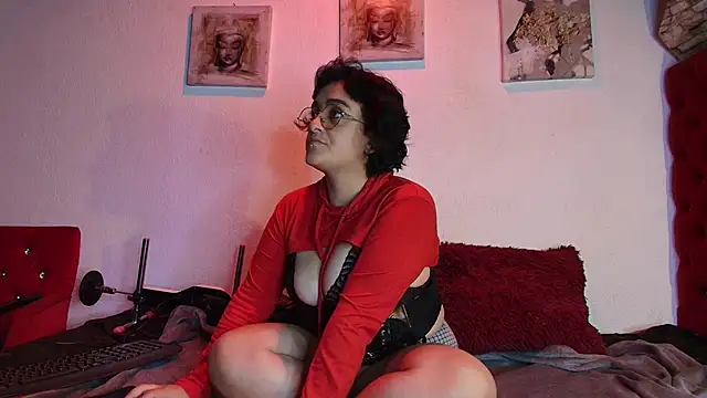 Snapshot of LillithSinclair_nom chatting on 02-20-26, 02:52 LillithSinclair nom online show from 02-20-26, 02:52