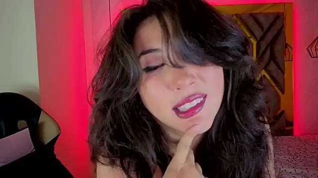 Snapshot of Luvienne chatting on 02-06-26, 07:28 Luvienne online show from 02-06-26, 07:28