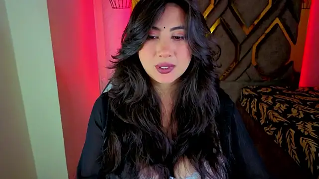 Snapshot of Luvienne chatting on 02-28-26, 07:37 Luvienne online show from 02-28-26, 07:37