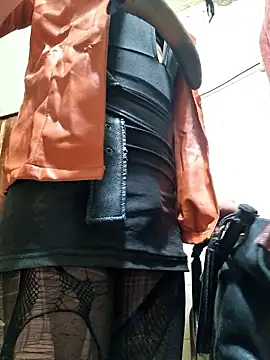 Snapshot of veronicatvcroosleather chatting on 02-12-26, 07:47 veronicatvcroosleather online show from 02-12-26, 07:47