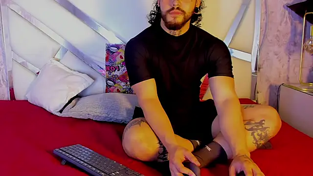 Snapshot of Benny_and_Mark chatting on 02-08-26, 04:05 Benny and Mark online show from 02-08-26, 04:05