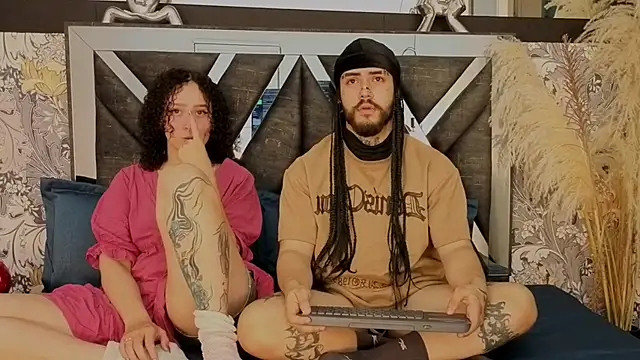 Snapshot of Benny_and_Mark chatting on 02-11-26, 04:17 Benny and Mark online show from 02-11-26, 04:17