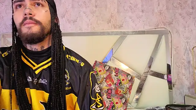 Snapshot of Benny_and_Mark chatting on 02-25-26, 04:00 Benny and Mark online show from 02-25-26, 04:00