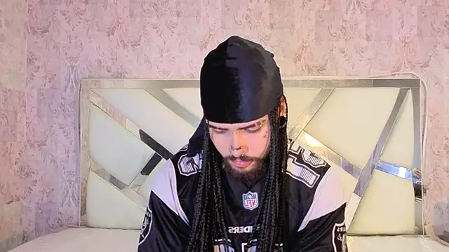 Snapshot of Benny_and_Mark chatting on 02-26-26, 04:11 Benny and Mark online show from 02-26-26, 04:11