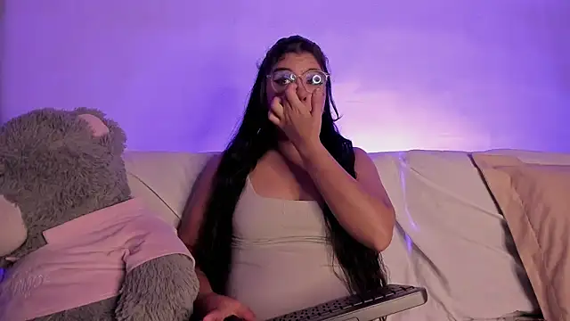 Snapshot of ViolettM chatting on 02-12-26, 12:33 ViolettM online show from 02-12-26, 12:33