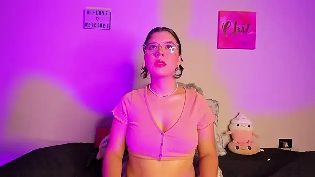 ViolettM online show from 03-09-26, 04:05