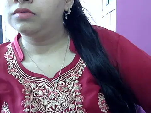 Cute Aliyaa online show from 04-17-26, 09:45