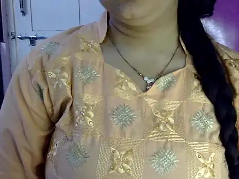 Cute Aliyaa online show from 05-22-26, 12:22