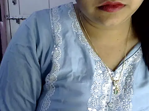 Snapshot of Cute_Aliyaa chatting on 06-04-26, 01:39 Cute Aliyaa online show from 06-04-26, 01:39