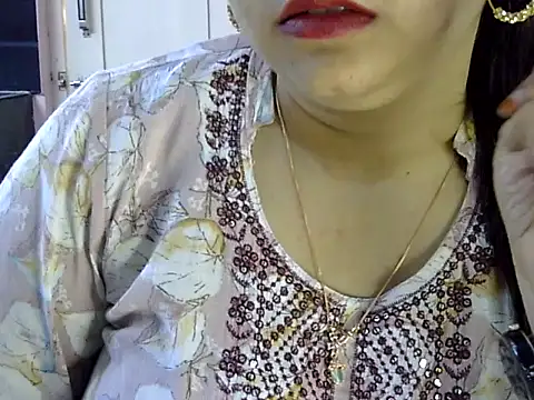 Snapshot of Cute_Aliyaa chatting on 06-21-26, 11:02 Cute Aliyaa online show from 06-21-26, 11:02