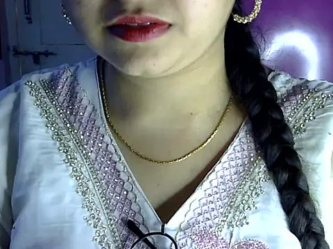 Snapshot of Cute_Aliyaa chatting on 07-07-26, 01:04 Cute Aliyaa online show from 07-07-26, 01:04