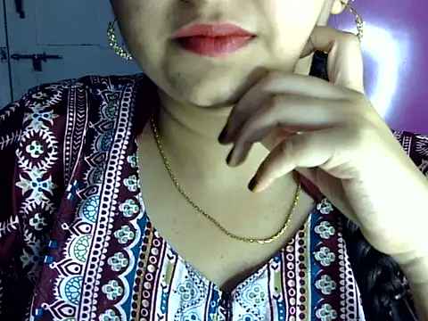 Snapshot of Cute_Aliyaa chatting on 07-08-26, 01:48 Cute Aliyaa online show from 07-08-26, 01:48
