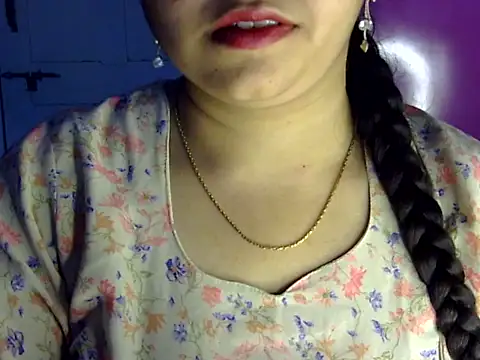 Snapshot of Cute_Aliyaa chatting on 07-14-26, 02:12 Cute Aliyaa online show from 07-14-26, 02:12