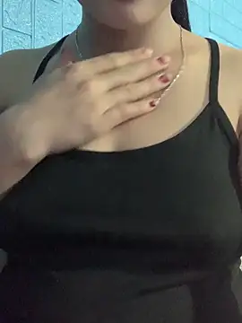 Snapshot of Hoa-tuylip chatting on 02-17-26, 12:40 Hoa-tuylip online show from 02-17-26, 12:40