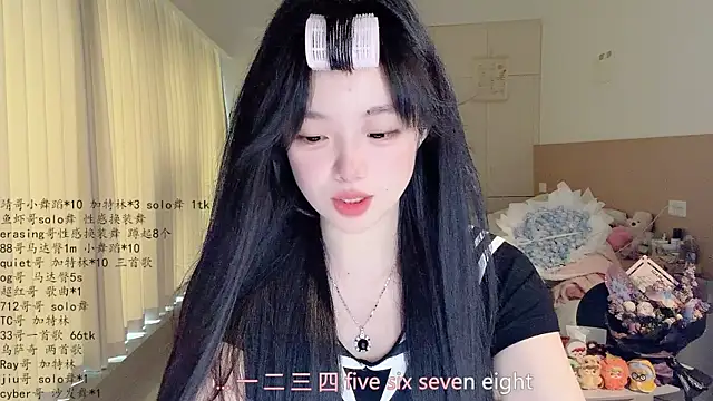 LovelyXiaoYi online show from 04-30-26, 01:56
