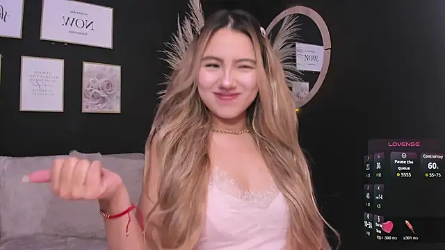 Snapshot of Isa_cortes_ chatting on 02-23-26, 12:46 Isa cortes online show from 02-23-26, 12:46