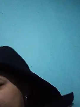 Snapshot of Luzz12 chatting on 07-04-26, 01:50 Luzz12 online show from 07-04-26, 01:50