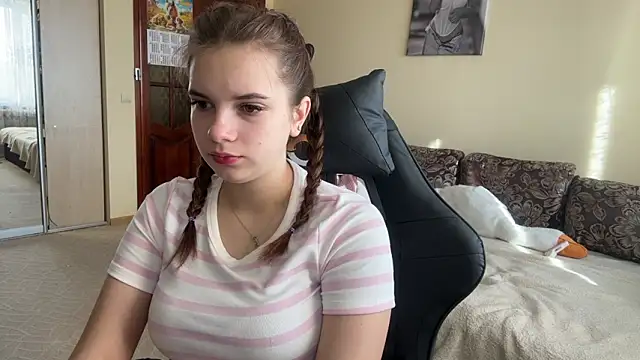 Snapshot of SoftIris_ chatting on 02-03-26, 11:59 SoftIris online show from 02-03-26, 11:59