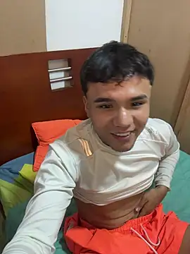 Snapshot of CreamKingg chatting on 02-15-26, 02:52 CreamKingg online show from 02-15-26, 02:52