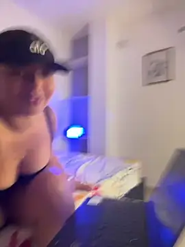 Snapshot of Kira_Spiicy chatting on 02-21-26, 01:45 Kira Spiicy online show from 02-21-26, 01:45