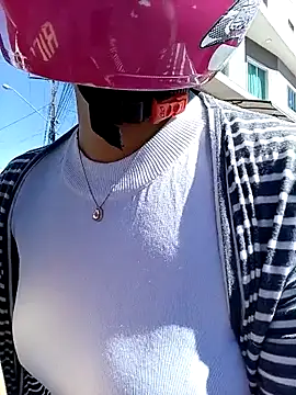 Snapshot of negrim10 chatting on 07-08-26, 04:00 negrim10 online show from 07-08-26, 04:00