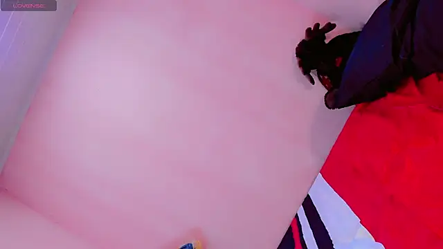 Snapshot of zoe_rous2 chatting on 02-06-26, 01:47 zoe rous2 online show from 02-06-26, 01:47