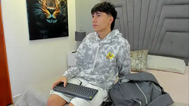 Snapshot of Raphael_Nyon chatting on 02-25-26, 11:31 Raphael Nyon online show from 02-25-26, 11:31