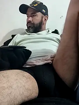 Snapshot of hairyandbigmann chatting on 02-11-26, 02:27 hairyandbigmann online show from 02-11-26, 02:27