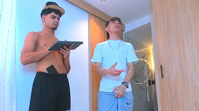 Snapshot of TheBatMansion chatting on 02-10-26, 04:22 TheBatMansion online show from 02-10-26, 04:22