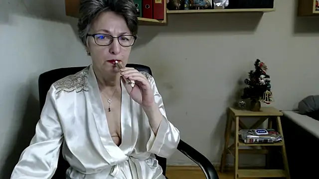 katemodel online show from 12-21-25, 07:59