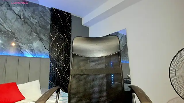 Snapshot of milo_cruz_ chatting on 02-13-26, 05:58 milo cruz online show from 02-13-26, 05:58