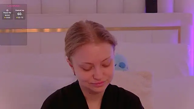 Snapshot of MollyHilton chatting on 02-17-26, 06:03 MollyHilton online show from 02-17-26, 06:03