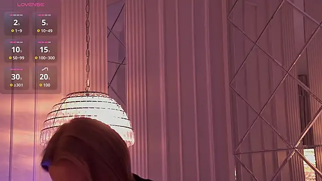 Snapshot of MollyHilton chatting on 02-20-26, 09:26 MollyHilton online show from 02-20-26, 09:26