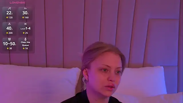 Snapshot of MollyHilton chatting on 02-21-26, 06:20 MollyHilton online show from 02-21-26, 06:20