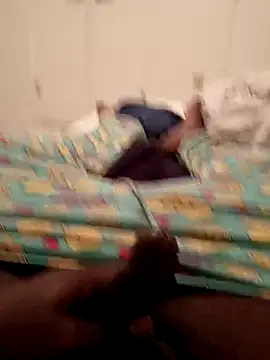 Snapshot of Droski21 chatting on 03-04-26, 08:31 Droski21 online show from 03-04-26, 08:31