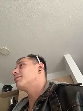 Snapshot of AxelMuller chatting on 02-12-26, 12:33 AxelMuller online show from 02-12-26, 12:33