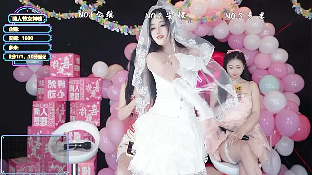 Snapshot of HoneyBaby-001 chatting on 02-14-26, 02:14 HoneyBaby-001 online show from 02-14-26, 02:14