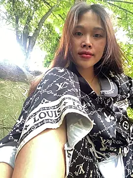 Snapshot of Emxinhka1 chatting on 05-07-26, 05:13 Emxinhka1 online show from 05-07-26, 05:13