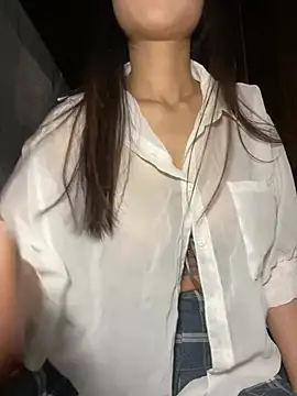 Snapshot of uyensexy chatting on 02-19-26, 03:19 uyensexy online show from 02-19-26, 03:19