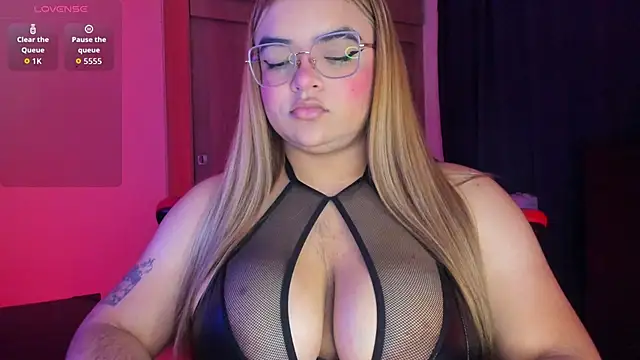 Snapshot of Celestemc_226 chatting on 04-15-26, 04:41 Celestemc 226 online show from 04-15-26, 04:41