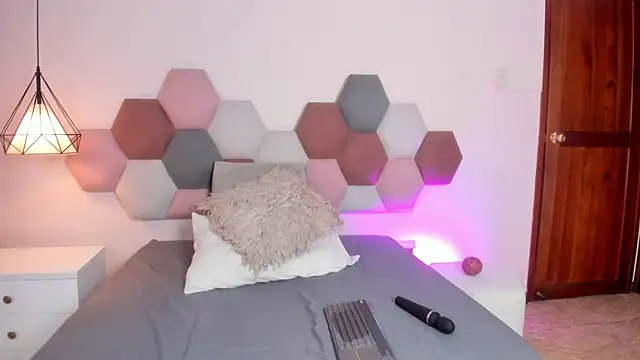 AnnaBroooks online show from 03-31-26, 12:01