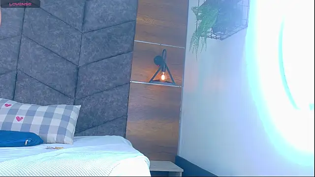 AnnieRouse   online show from 06-03-26, 11:35