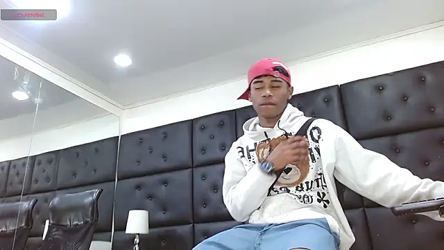 Snapshot of TonnyMarck chatting on 02-04-26, 02:39 TonnyMarck online show from 02-04-26, 02:39