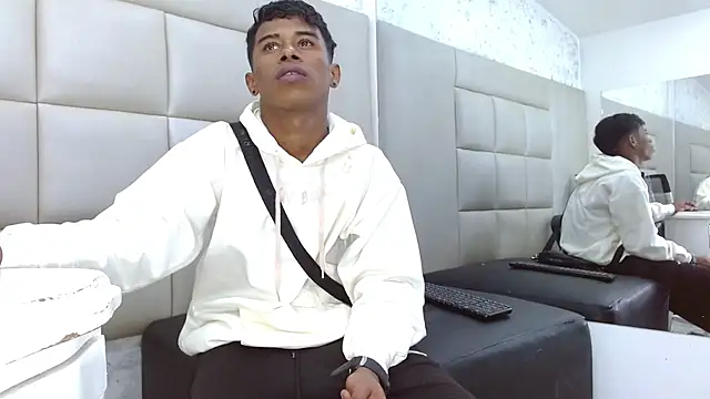 Snapshot of TonnyMarck chatting on 02-19-26, 03:02 TonnyMarck online show from 02-19-26, 03:02