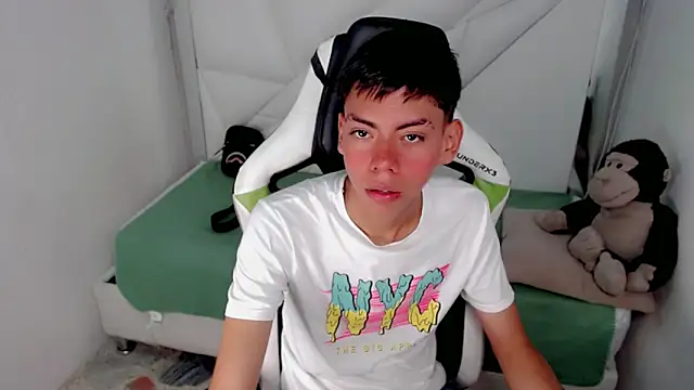 Snapshot of Liarr_ chatting on 02-03-26, 08:14 Liarr online show from 02-03-26, 08:14