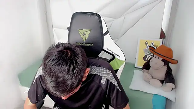 Snapshot of Liarr_ chatting on 02-13-26, 07:54 Liarr online show from 02-13-26, 07:54